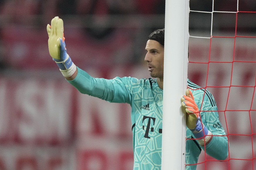 Bayern&#039;s goalkeeper Yann Sommer gestures during the German Bundesliga soccer match between RB Leipzig and FC Bayern Munich at the Red Bull Arena in Leipzig, Germany, Jan. 20, 2023. (AP Photo/Matt ...