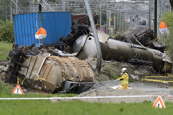 Beim Zugunglück in Daillens VD waren Ende April sechs Zisternenwagen entgleist.