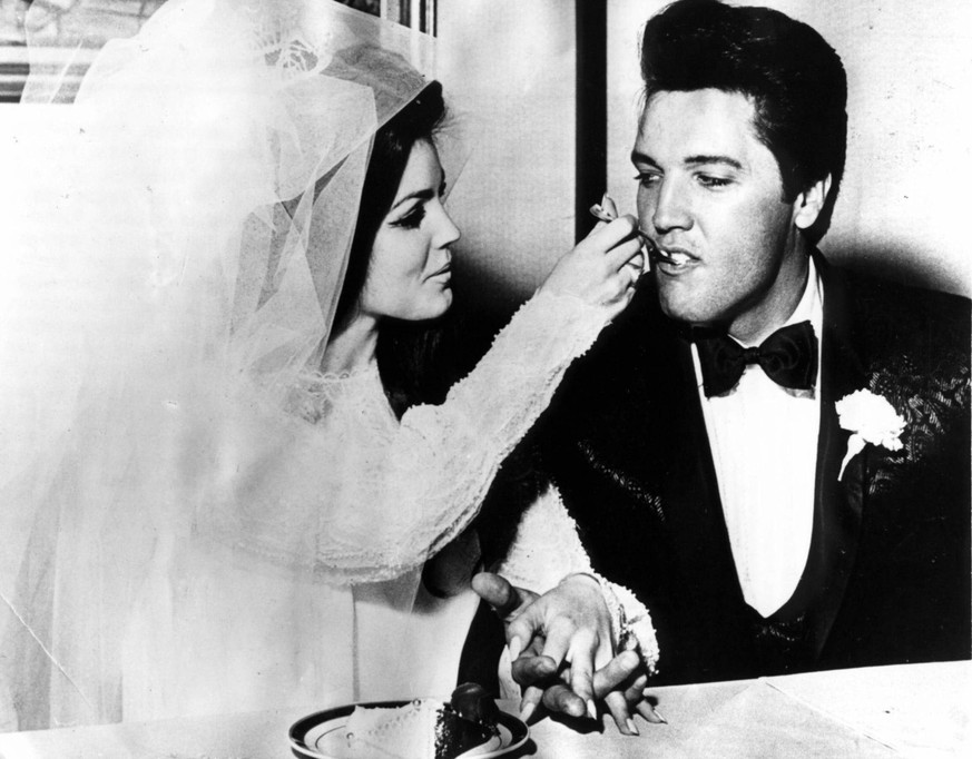 May 1, 1967 - Las Vegas, NV, U.S. - The undisputed King of Rock n Roll, ELVIS PRESLEY, pictured during his wedding with PRISCILLA BEAULIEU. A white southerner who singing blues laced with country and  ...