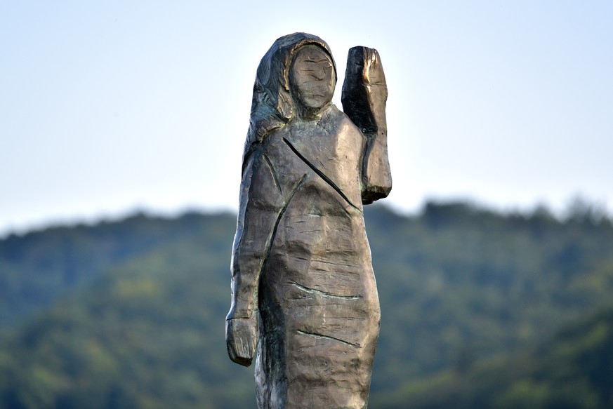 epa08671036 Unvailing of the statue from US First Lady Melania Trump by artists Bred Downey and Ales &#039;Maxi&#039; Zupevc at her birthplace in Sevnica, Slovenia, 15 September 2020. The Old wooden s ...