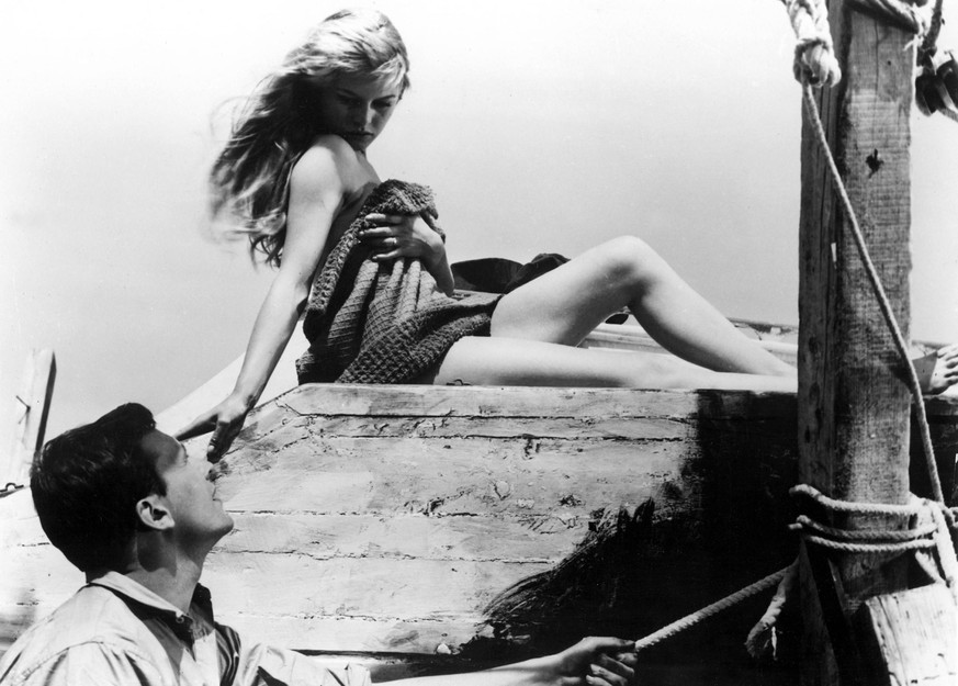 And God Created Woman Et Dieu Crea La Femme - filmstill BRIGITTE BARDOT &amp; JEAN-LOUIS TRINTIGNANT in And God Created Woman Et Dieu Crea La Femme Copyright: xSuppliedxbyxCapitalxPicturesx