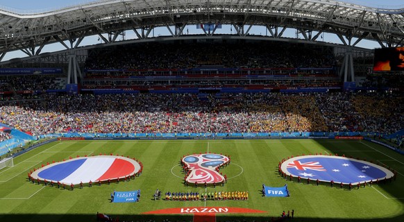 epa06812329 The starting eleven of France (L) and Australia prior to the FIFA World Cup 2018 Group C preliminary round soccer match between France and Australia in Kazan, Russia, 16 June 2018.

(RES ...