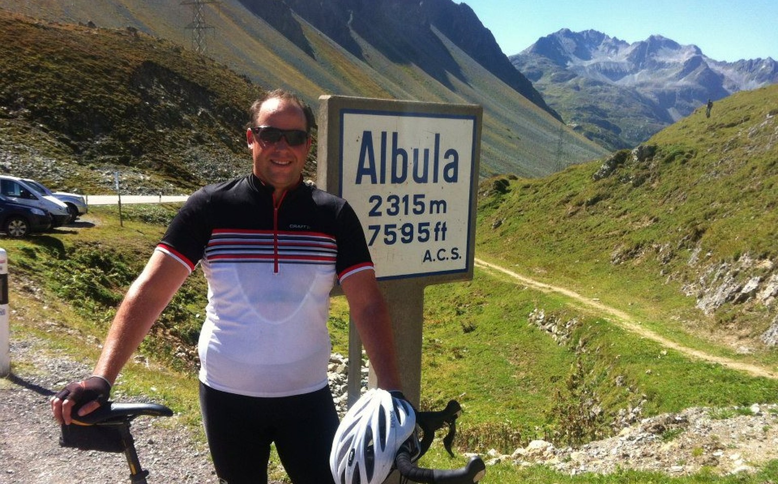 Der verschwitzte Autor auf dem Albulapass, motorlos erreicht.