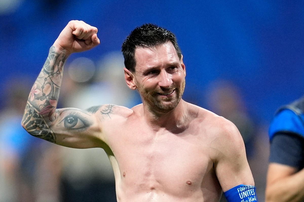 Argentina's Lionel Messi (10) celebrates at the end of the World Cup round of 16 soccer match between Argentina and Egypt in Atlanta, Tuesday, July 7, 2026. (AP Photo/Mike Stewart)
Egypt Argentin ...