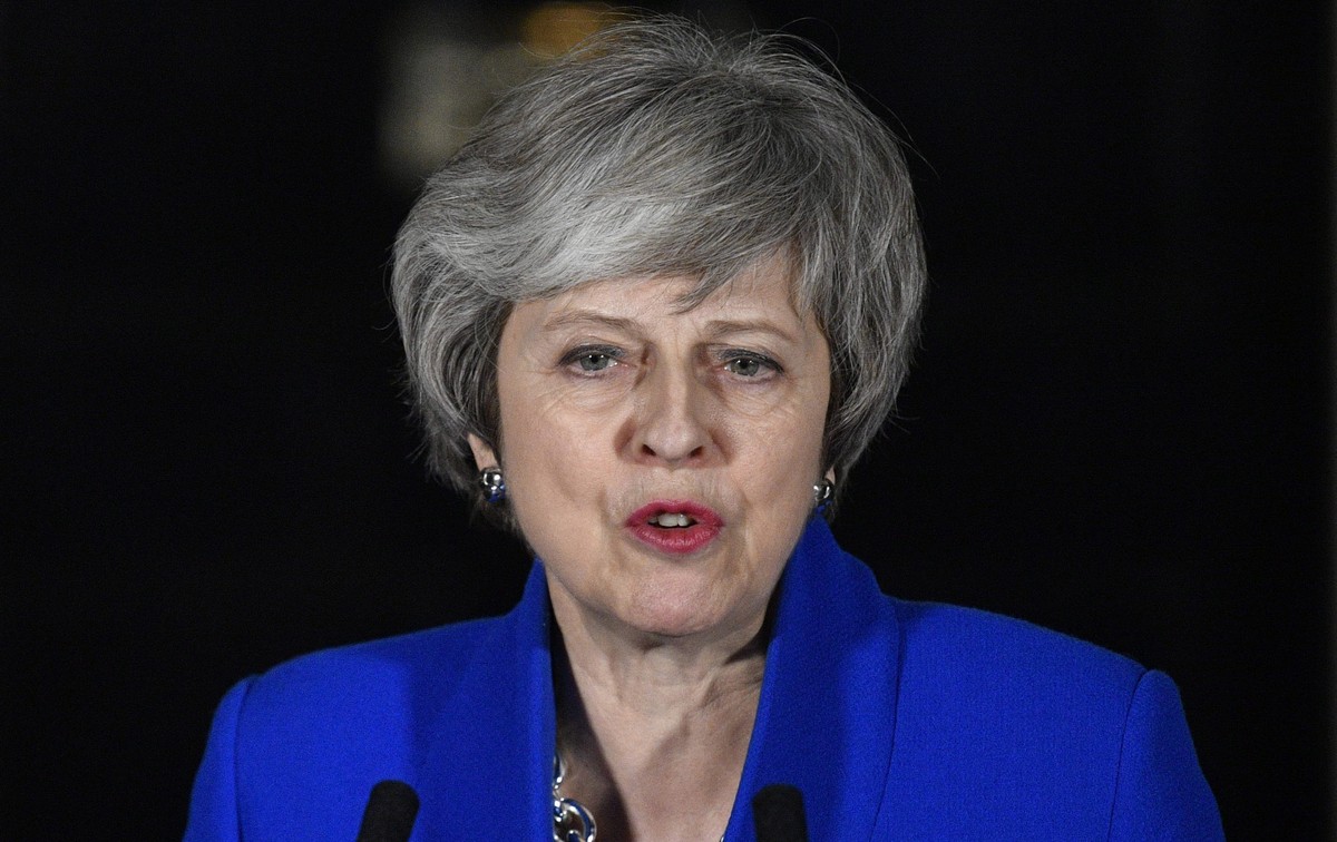 epa07291041 Britain's Prime Minister Theresa May makes a statement at Downing Street in London, Britain 16 January 2019. She won a Vote of no confidence in the government brought about by Leader  ...