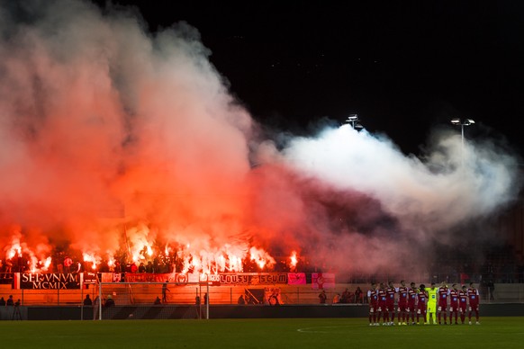 L&#039;equipe valaisanne fait une minute de silence en hommage a Koebi Kuhn, lors de la rencontre de football de Super League entre le FC Sion et le FC Thun le samedi 30 novembre 2019 au stade de Tour ...