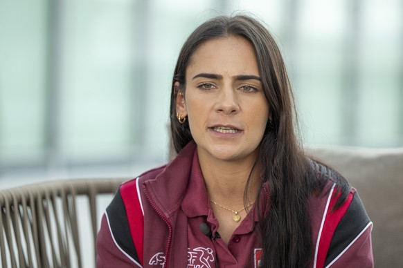 Die Schweizer Fussballerin Meriame Terchoun waehrend einer Medienrunde, anlaesslich eines Mediaday vor dem Start der 2. EM-Vorbereitungswoche der Schweizer Frauen Fussball Nationalmannschaft , am Mont ...