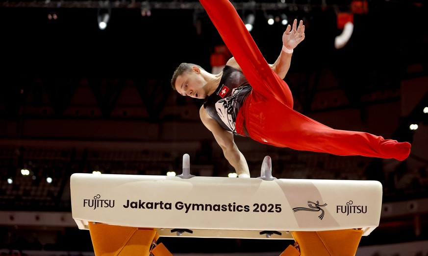 epa12472319 Noe Seifert of Switzerland performs on the Pommel Horse during the Men&#039;s Artistic Gymnastics All-Around Final at the FIG Artistic Gymnastics World Championships 2025 in Jakarta, Indon ...