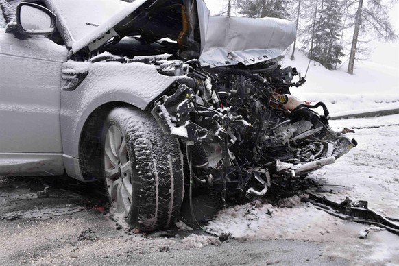 Der SUV ist vollständig demoliert worden.