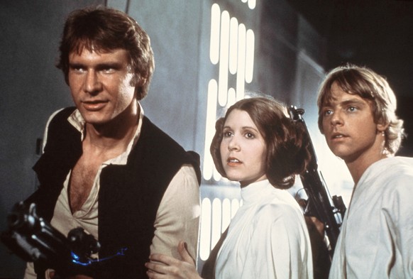 Harrison Ford (Han Solo, links), Carrie Fisher (Prinzessin Leia) und Mark Hamill (Luke Skywalker) 1977.