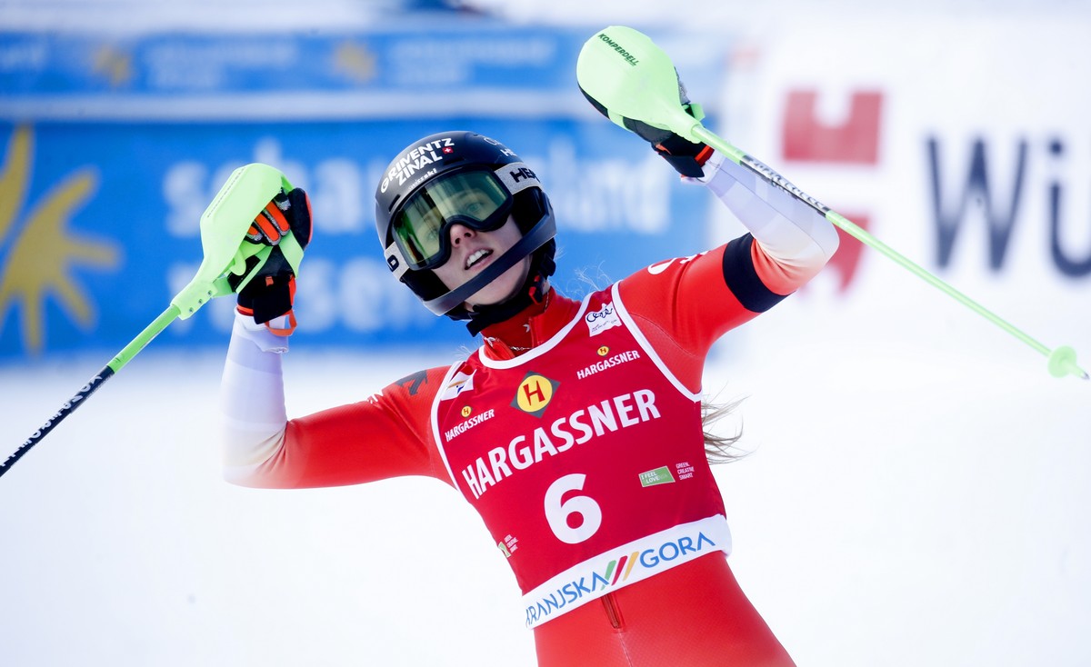 epa12625539 Camille Rast of Switzerland reacts in the finish area during the second run of the Women's Slalom race at the FIS Alpine Skiing World Cup in Kranjska Gora, Slovenia, 04 January 2026.  ...