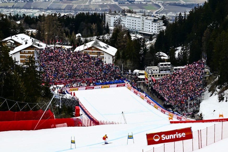 epa11918022 Marco Kohler of Switzerland in action during the men&#039;s Super-G race at the Alpine Skiing FIS Ski World Cup, in Crans-Montana, Switzerland, 23 February 2025. EPA/JEAN-CHRISTOPHE BOTT