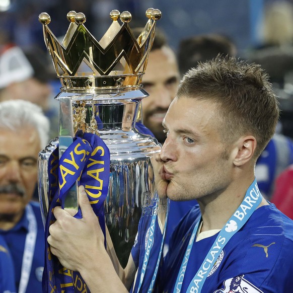 Leicesters Jamie Vardy kisses the trophy as Leicester City celebrate becoming the English Premier League soccer champions at King Power stadium in Leicester, England, Saturday, May 7, 2016.(AP Photo/ ...
