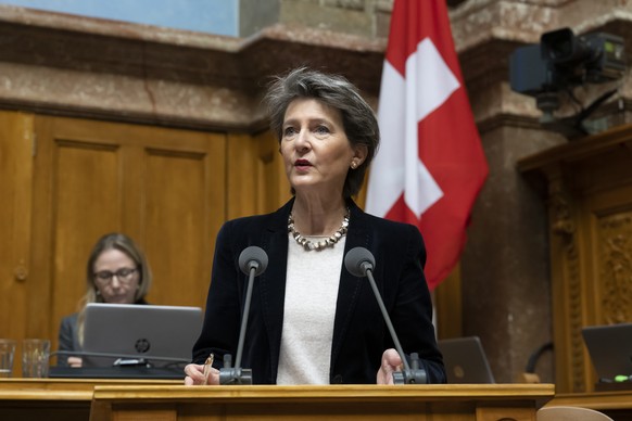 Bundesraetin Simonetta Sommaruga spricht waehrend der Wintersession der Eidgenoessischen Raete, am Dienstag, 13. Dezember 2022 im Nationalrat in Bern. (KEYSTONE/Anthony Anex)