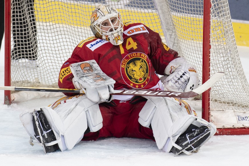 Tigers Goalie Ivars Punnenovs nach einem Gegentor, waehrend dem Meisterschaftsspiel der National League zwischen den SCL Tigers und dem EV Zug, am Freitag, 26. Maerz 2021, im Ilfisstadion in Langnau.  ...