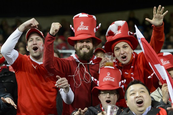 Swiss supporters cheer during the UEFA EURO 2016 group E qualifying football match Switzerland against Estonia at the Swissporarena in Lucerne, Switzerland, Friday, March 27, 2015. (KEYSTONE/Laurent G ...