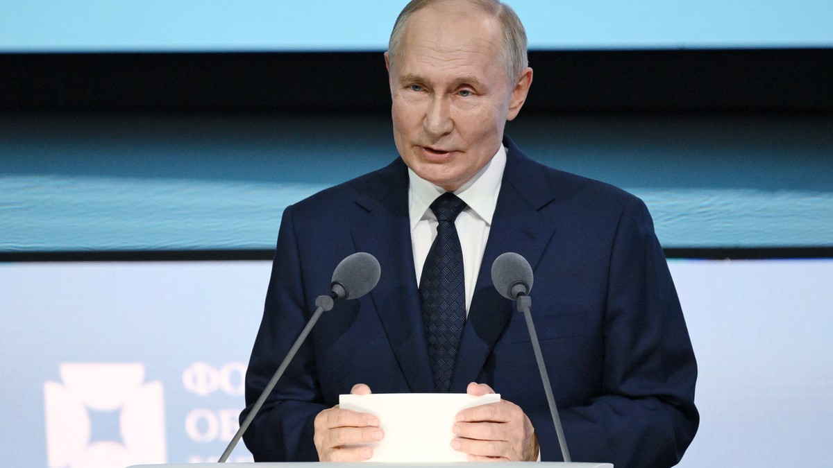 epa11600607 Russian President Vladimir Putin speaks during a plenary session of the 10th St. Petersburg International United Cultures Forum in St. Petersburg, Russia, 12 September 2024. EPA/ALEXEI DAN ...