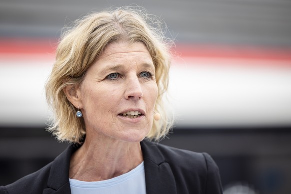 Dagmar Roesler, Zentralpraesidentin, vom Dachverband Lehrerinnen und Lehrer Schweiz (LCH) spricht bei der Einweihung eines Wagens des Schul- und Erlebniszug zum Thema &quot;Fake News&quot;, am Diensta ...