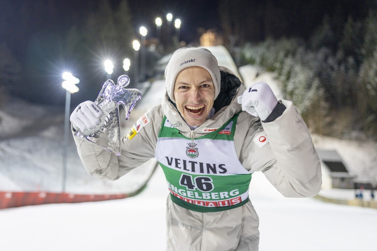epa11788771 Third placed Gregor Deschwanden from Switzerland poses after the podium ceremony of the Men's Individual HS140 competition at the FIS Ski Jumping World Cup event in Engelberg, Switzer ...