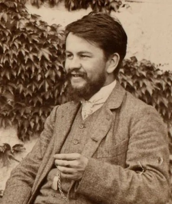 Foto von Jakob Wiedmer, 1907.
https://commons.wikimedia.org/wiki/File:Jakob_Wiedmer_mit_Familie_(cropped).png#/media/File:Jakob_Wiedmer_mit_Familie_(cropped).png