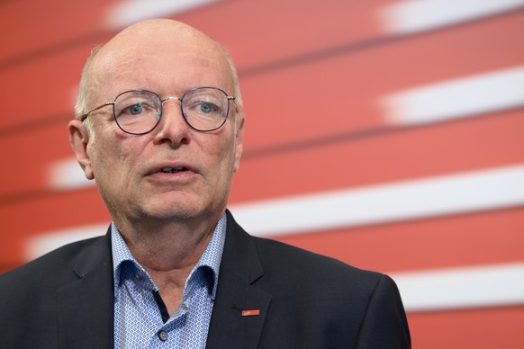 Vincent Ducrot, CEO SBB, spricht mit Journalisten waehrend der Medienkonferenz Halbjahresergebnis 2020 der SBB, am Donnerstag, 10. September 2020 in Bern. (KEYSTONE/Anthony Anex).