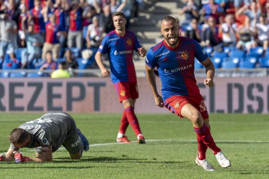 Basels Arthur Cabral jubelt nach seinem vierten Tor im Fussball Meisterschaftsspiel der Super League zwischen dem FC Basel 1893 und dem Servette FC im Stadion St. Jakob-Park in Basel, am Sonntag, 8. A ...