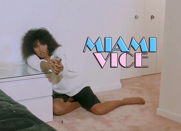 Pam Grier in Miami Vice 
https://www.imdb.com/title/tt0647110/mediaviewer/rm3900822018/