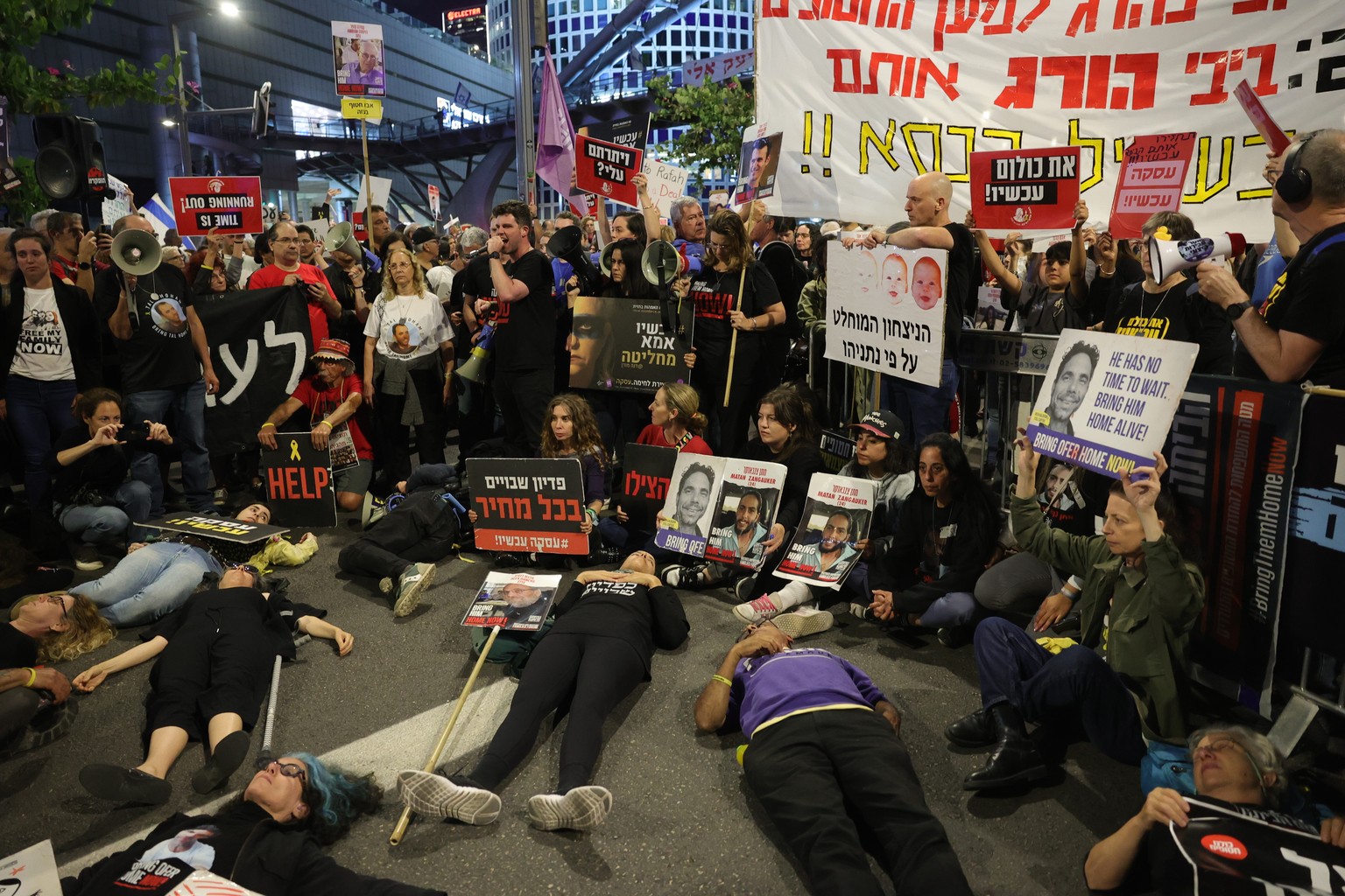 epa11322525 Protesters and families call for the immediate release of Israeli hostages held by Hamas in Gaza during a protest outside the Kirya military headquarters in Tel Aviv, Israel, 06 May 2024.  ...