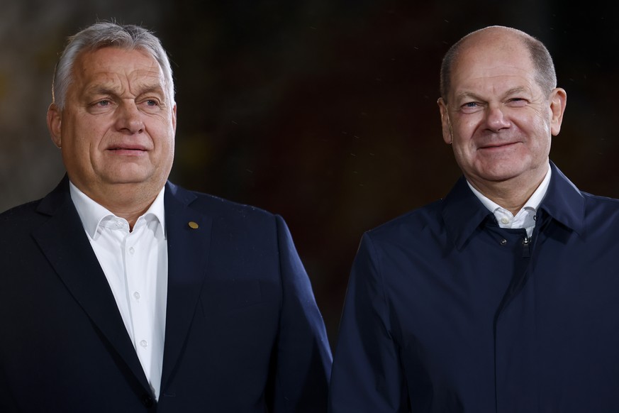 epaselect epa10973680 German Chancellor Olaf Scholz (R) welcomes Hungary&#039;s Prime Minister Viktor Orban (L) at the chancellery in Berlin, Germany, 13 November 2023. German Chancellor Scholz is to  ...