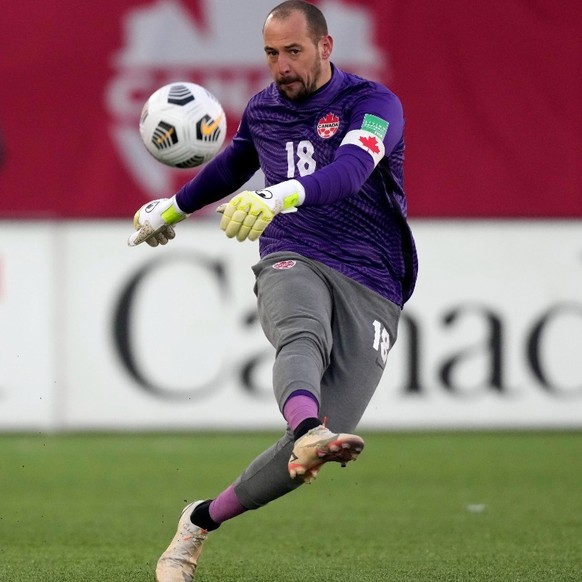 IMAGO / ZUMA Press

January 30, 2022, Hamilton, ON, CANADA: Canada s Milan Borjan (18) makes a free kick during second half World Cup qualifying soccer action against the United States, in Hamilton, O ...