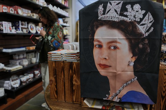 Tea towel with photo of late Queen Elizabeth II is on display for sale at a souvenirs shop in London, on April 17, 2026. (AP Photo/Kin Cheung)
Britain Queen's Centenary