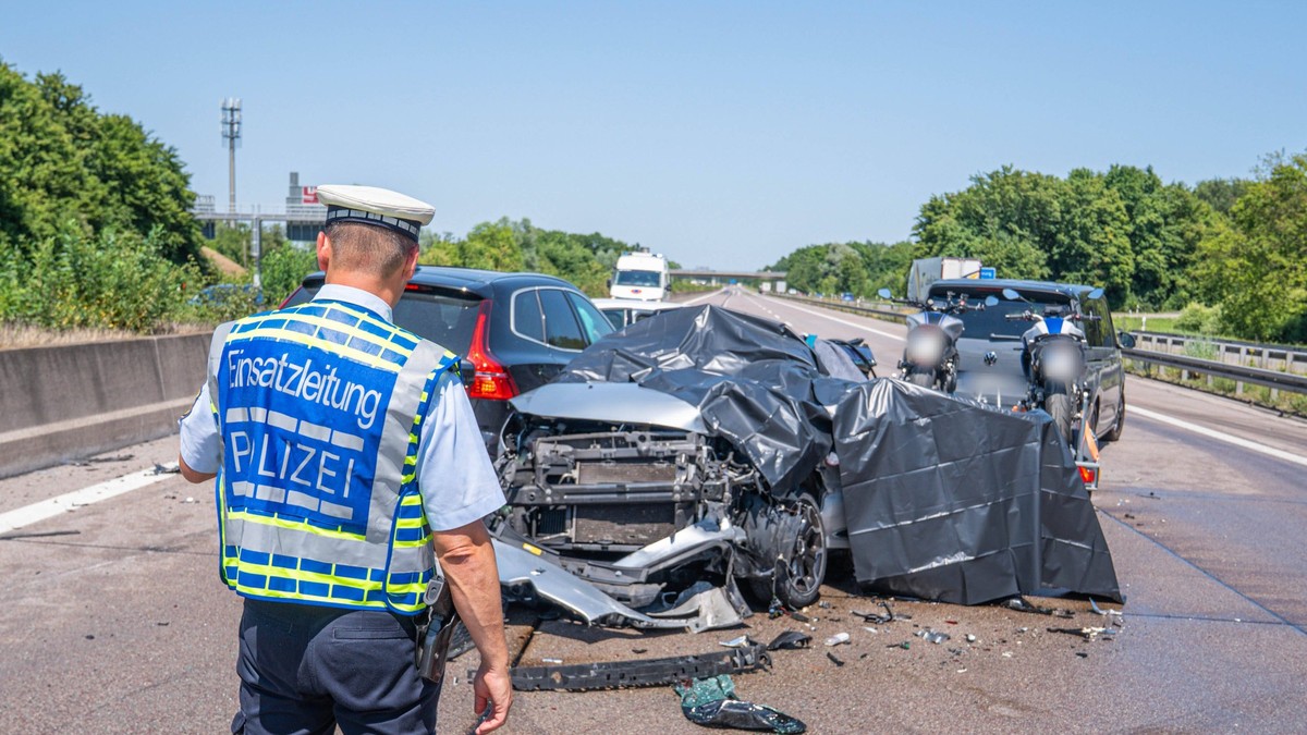 Zwei-Schweizerinnen-sterben-bei-schwerem-Unfall-auf-Autobahn-in-S-ddeutschland