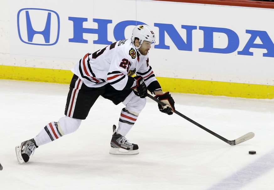 ARCHIVBILD - ZUR SDA MELDUNG VIKTOR STALBERG GEHT ZU EV ZUG - Chicago Blackhawks&#039; Viktor Stalberg of Sweden skates in the first period of an NHL hockey game against the Minnesota Wild Tuesday, Ap ...