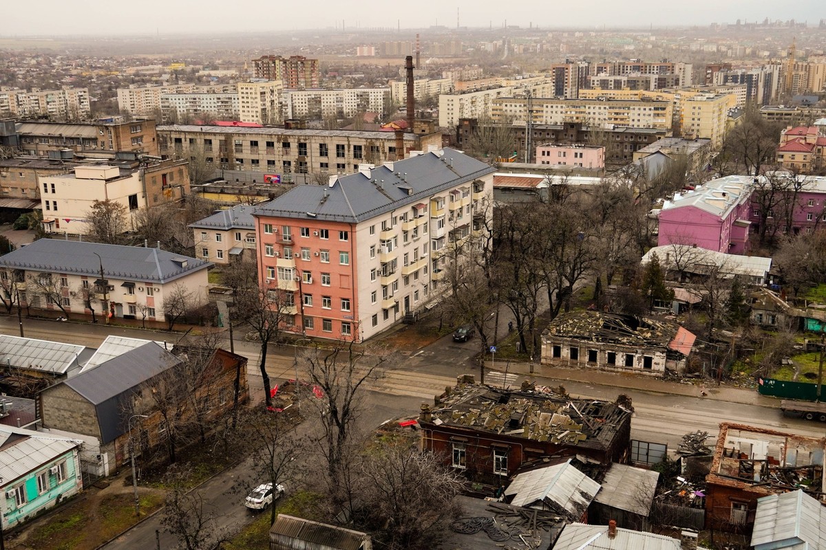 Construction work continues in the Russian controlled city of Mariupol MARIUPOL - FEBRUARY 16: A general view of the city of Mariupol as the Russia-Ukraine war approaches its fourth anniversary in Rus ...