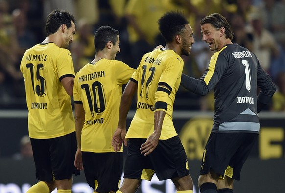Weidenfeller bejubelt mit Dortmund einen 5:0-Sieg.