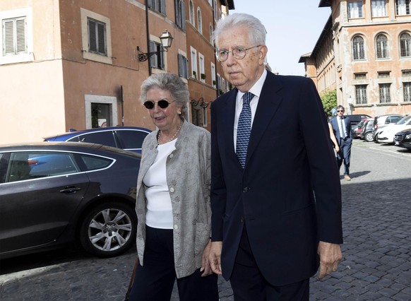 epa07769792 Italian former prime minister Mario Monti (R) and his wife, Elsa Antonioli, attend the funeral service of late Italian banker Fabrizio Saccomanni, in Rome, Italy, 12 August 2019. UniCredit ...
