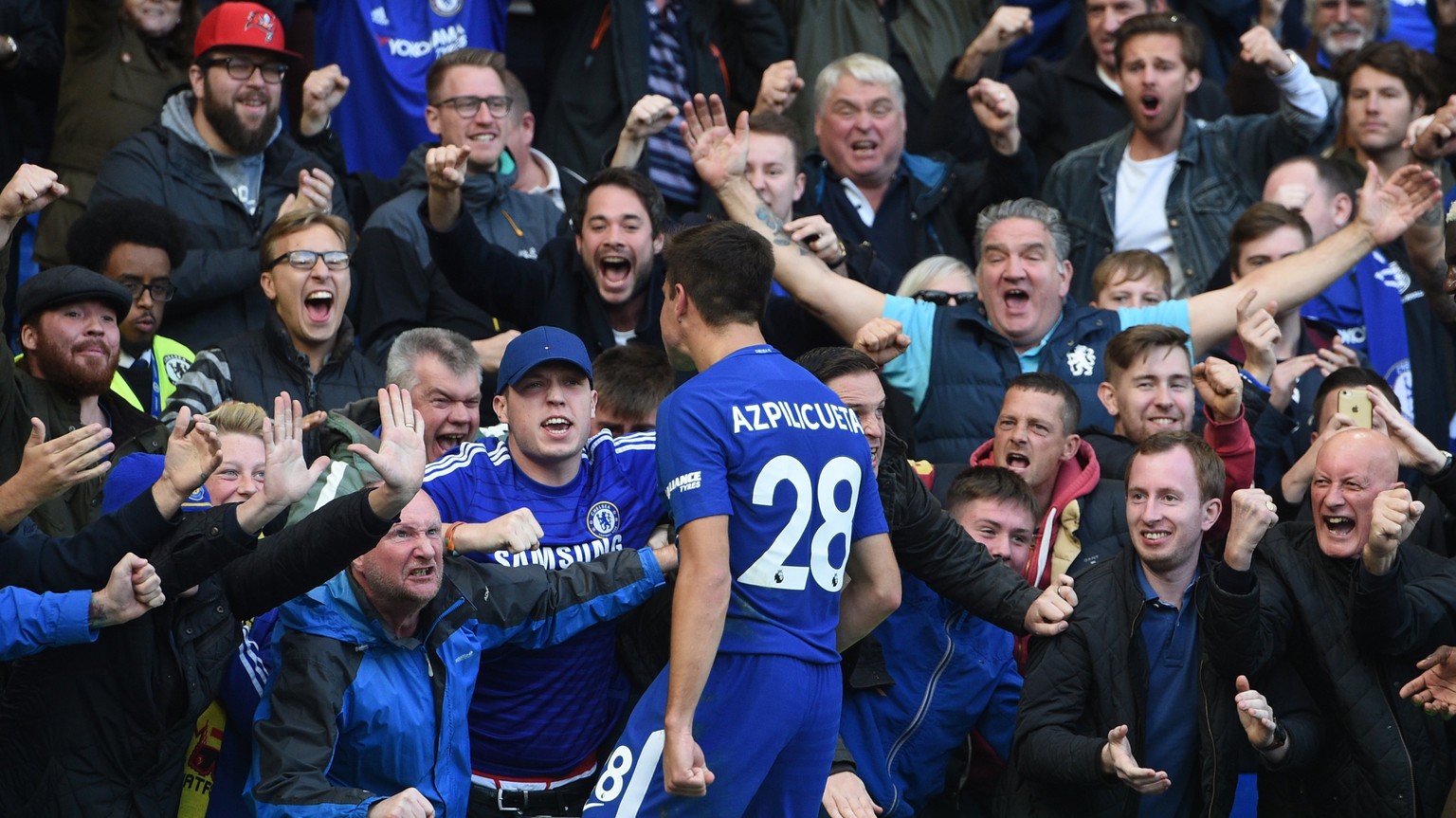 epa06280298 Chelsea supporters celebrate after Chelsea&#039;s Cesar Azpilicueta (C) scored the 3-2 goal during the English Premier League soccer match between Chelsea FC and Watford FC at Stamford Bri ...