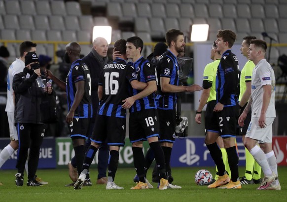 epa08858162 Brugge players celebrate after the UEFA Champions League group F soccer match between Club Brugge and Zenit St. Petersburg in Bruges, Belgium, 02 December 2020. EPA/STEPHANIE LECOCQ