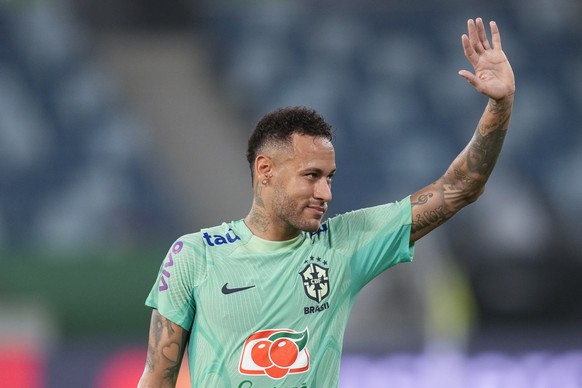 Brazil&#039;s Neymar waves to fans during a training session in Cuiaba, Brazil, Tuesday, Oct. 10, 2023. Brazil will face Venezuela in a World Cup 2026 qualifying soccer match on Thursday. (AP Photo/An ...
