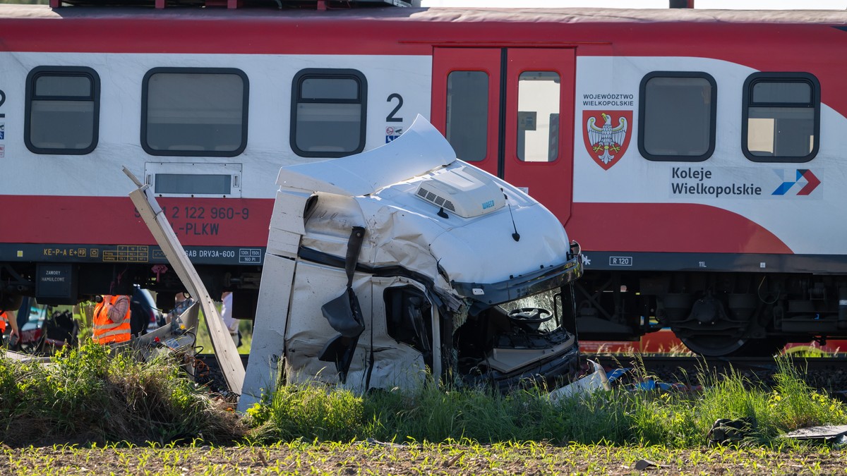Lastwagen in Polen kracht in Zug – Ein Toter