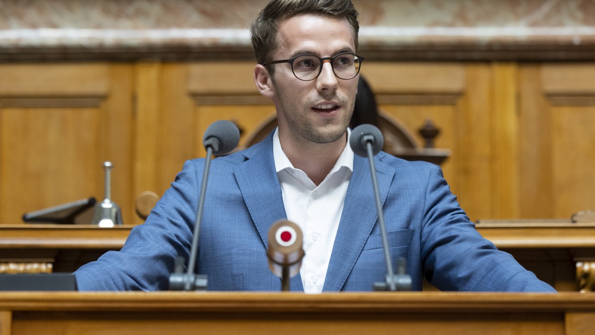 Andri Silberschmidt, FDP-ZH, spricht waehrend der Debatte um die Renteninitiative, waehrend der Sommersession der Eidgenoessischen Raete, am Montag, 5. Juni 2023, in Bern. (KEYSTONE/Peter Klaunzer)