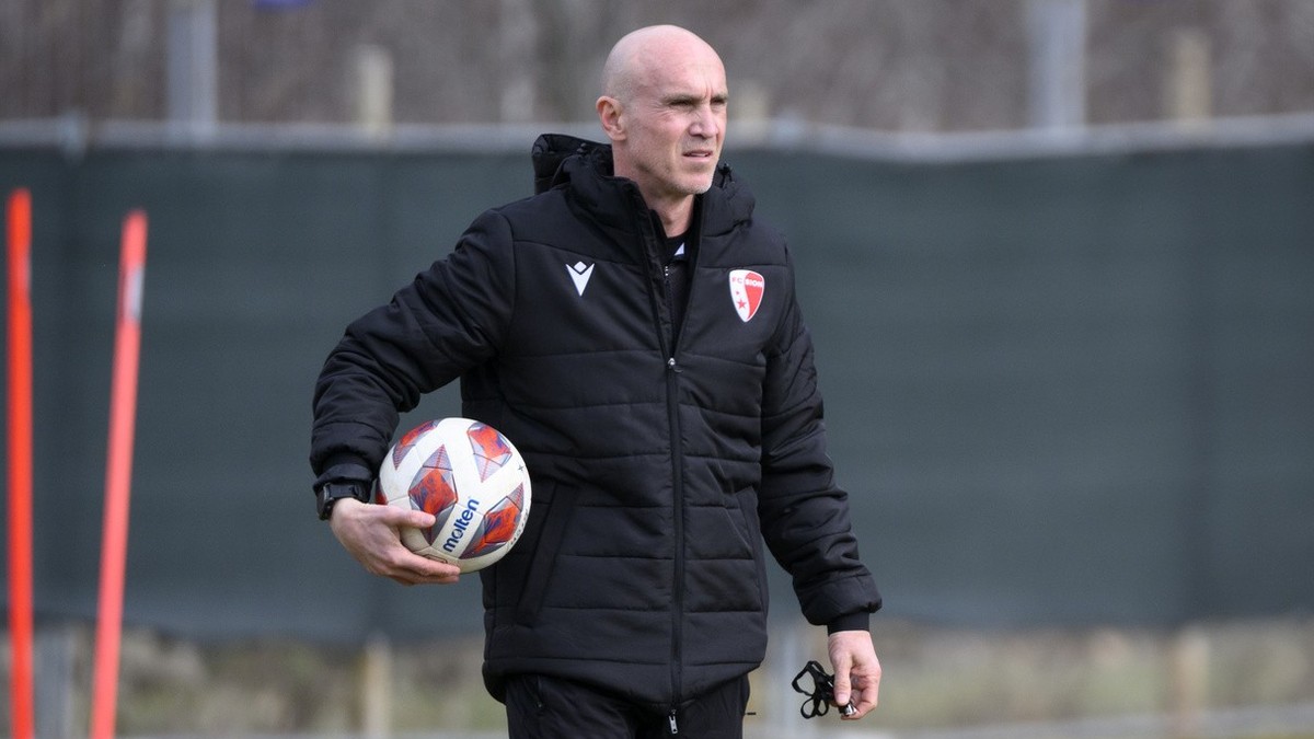 FC Sion's new coach France's David Bettoni watches his players perform exercises during his first training session with FC Sion's Super League soccer team in Riddes, Switzerland, Tuesda ...