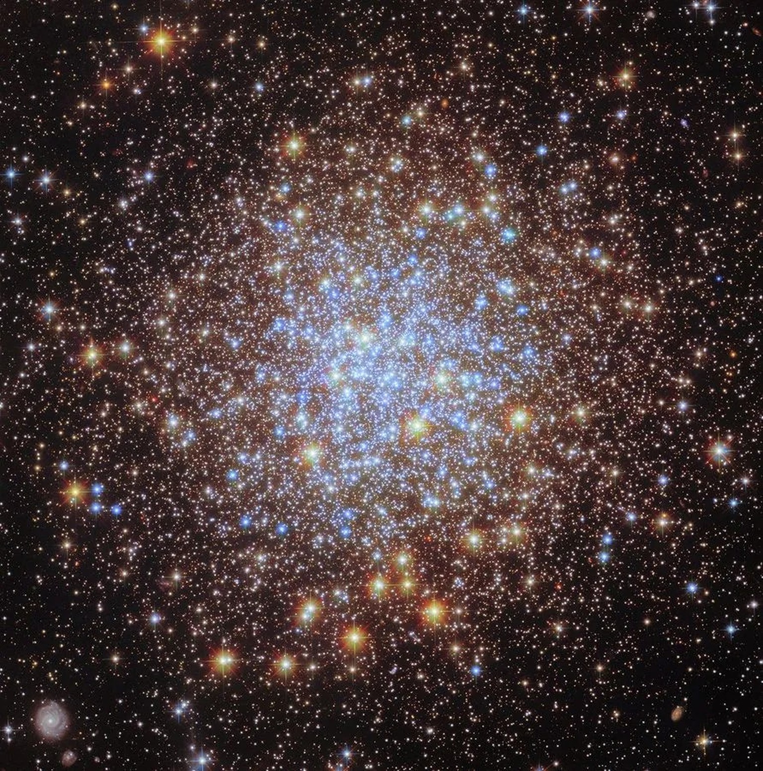 Hubble Visits Glittering Cluster, Capturing Its Ultraviolet Light
As part of ESA/Hubble’s 35th anniversary celebrations, the European Space Agency (ESA) shared new images that revisited stunning, prev ...