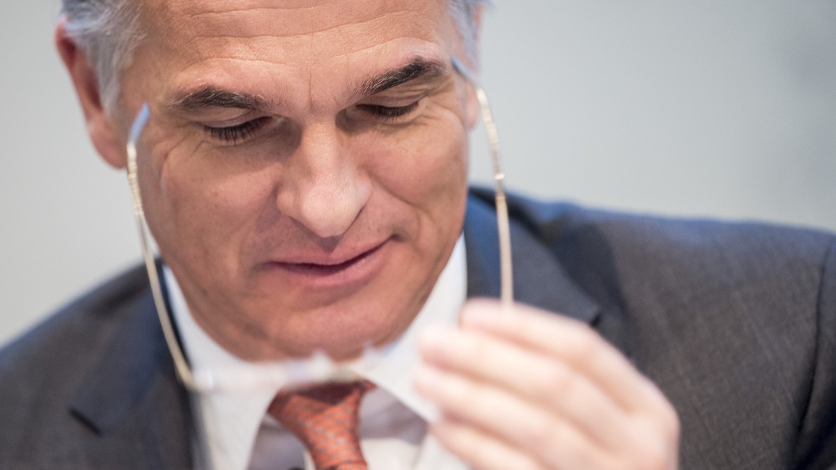 ARCHIVBILD ZUR BEKANNTGABE DER JAHRESBILANZ 2016 DER BANK UBS, AM FREITAG, 27. JANUAR 2017 - Sergio Ermotti, CEO of Switzerland's biggest bank UBS, during a press conference in Zurich, Switzerlan ...