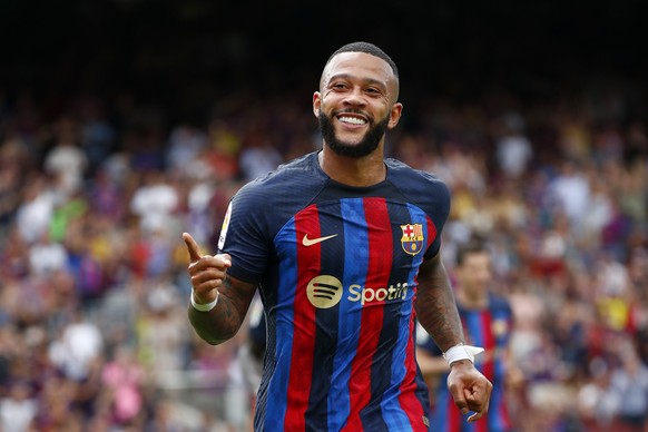 Barcelona&#039;s Memphis Depay celebrates after scoring his side&#039;s second goal during a Spanish La Liga soccer match between FC Barcelona and Elche CF at Camp Nou stadium in Barcelona, Spain, Sat ...