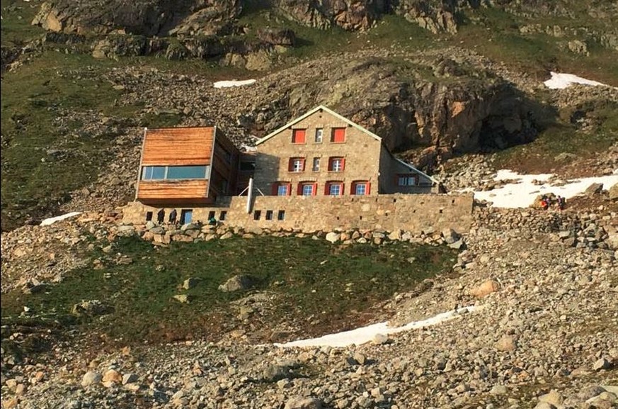 Von der Tschierva Hütte in der Südflanke des Piz Tschierva gehts zum Piz Bernina.