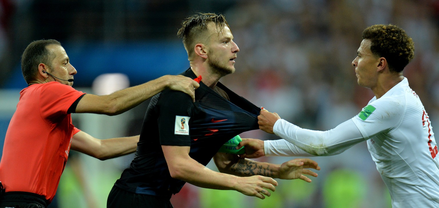 epa06881999 Ivan Rakitic (C) of Croatia argues with Dele Alli of England during the FIFA World Cup 2018 semi final soccer match between Croatia and England in Moscow, Russia, 11 July 2018.

(RESTRIC ...