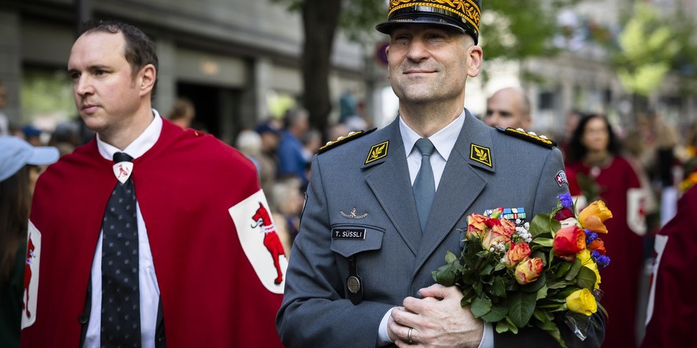 Die Zünfte übernehmen wieder die Zürcher Innenstadt und läuten den Frühling ein. Männer in Strumpfhosen, Frauen mit Kronen und lustigen Hüten, Pferde und Kamele bevölkern die Bahnhofstrasse. Die gross ...