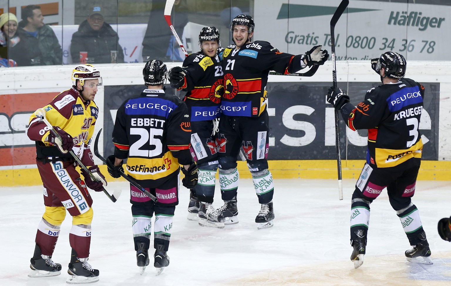 Der SCB darf sich dank dem Sieg gegen Servette weiter Hoffnungen auf die Playoff-Teilnahme machen.