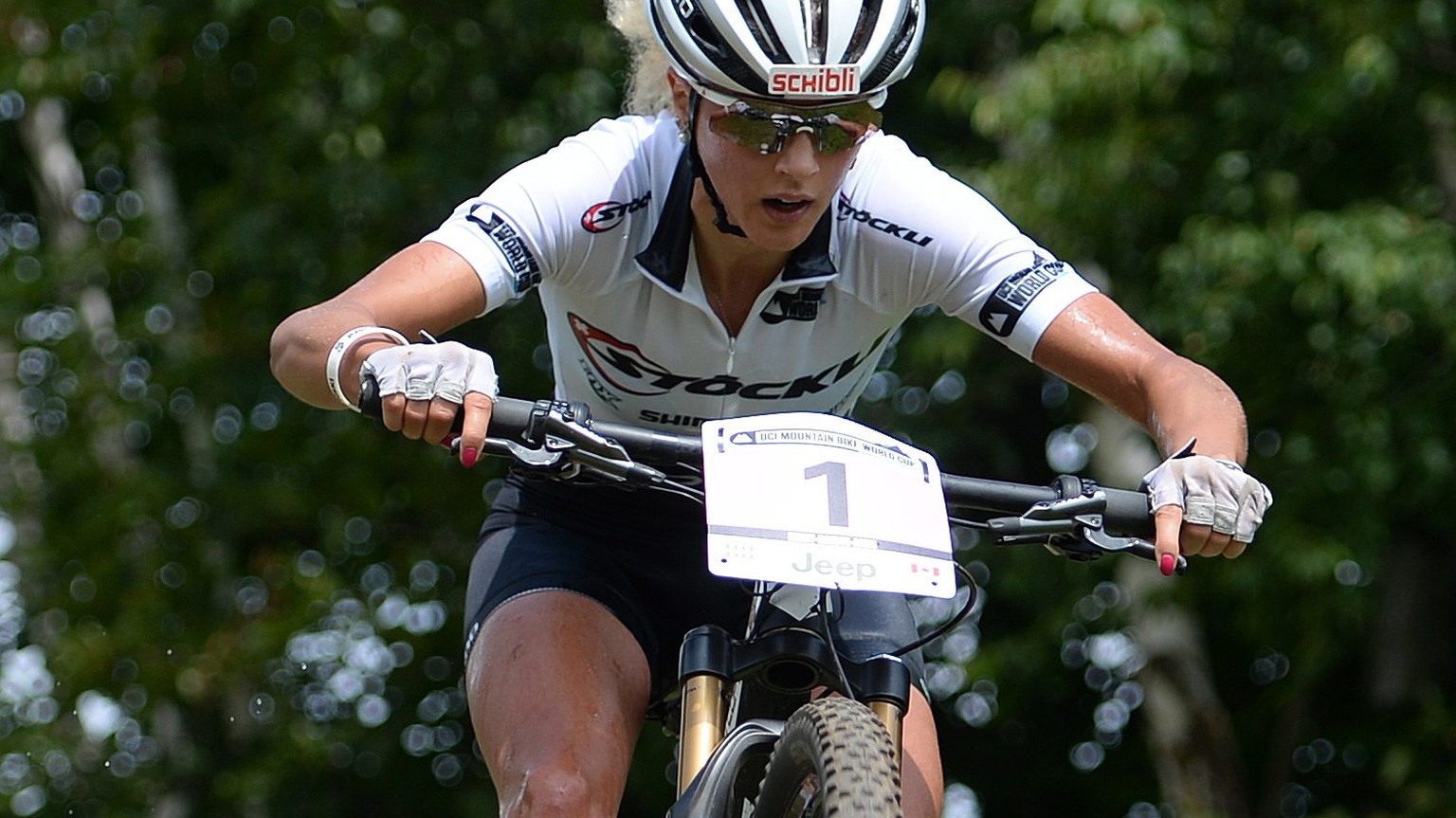 ZUM GESAMTWELTCUPSIEG IM CROSS COUNTRY DER SCHWEIZER MOUNTAINBIKERIN JOLANDA NEFF STELLEN WIR IHNEN FOLGENDES ARCHIVBILD ZUR VERFUEGUNG - Jolanda Neff of Switzerland races to victory in the women&#039 ...